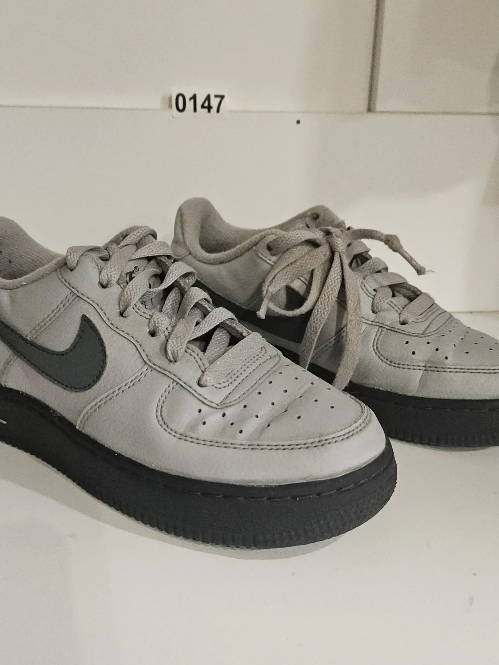 Nike Gray & Black Low-Top Sneakers - 147